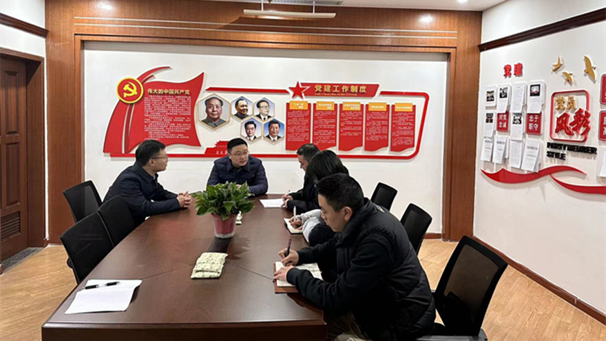 圖五：集團(tuán)總會(huì)計(jì)師齊飛、副總經(jīng)理馬江水督導(dǎo)金控小貸安全工作