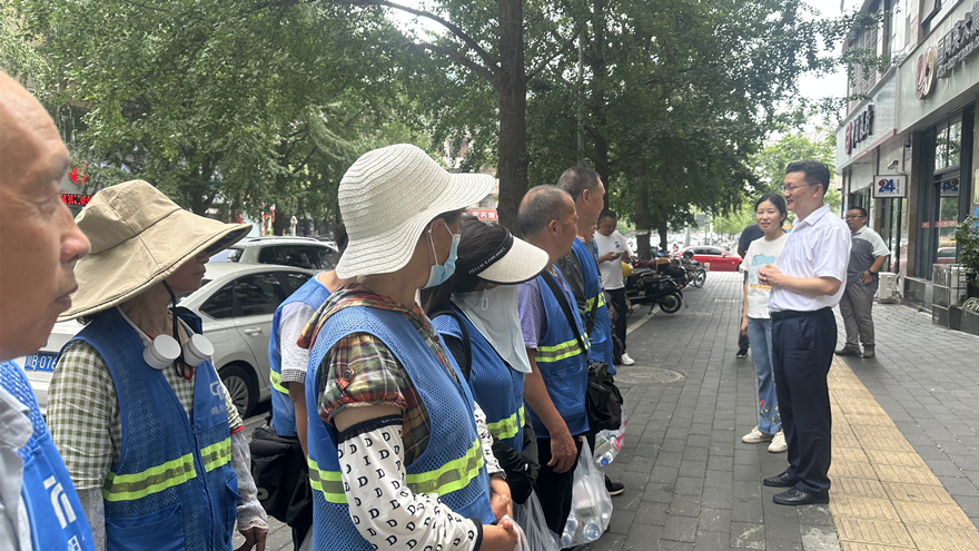 市國(guó)資委調(diào)研停車公司防暑降溫工作